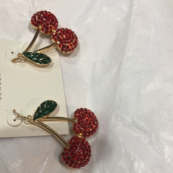 Gold tone ruby red gemstone cherry on stem dangling earrings new - Picture 5 of 16